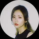 地上有胶水的头像