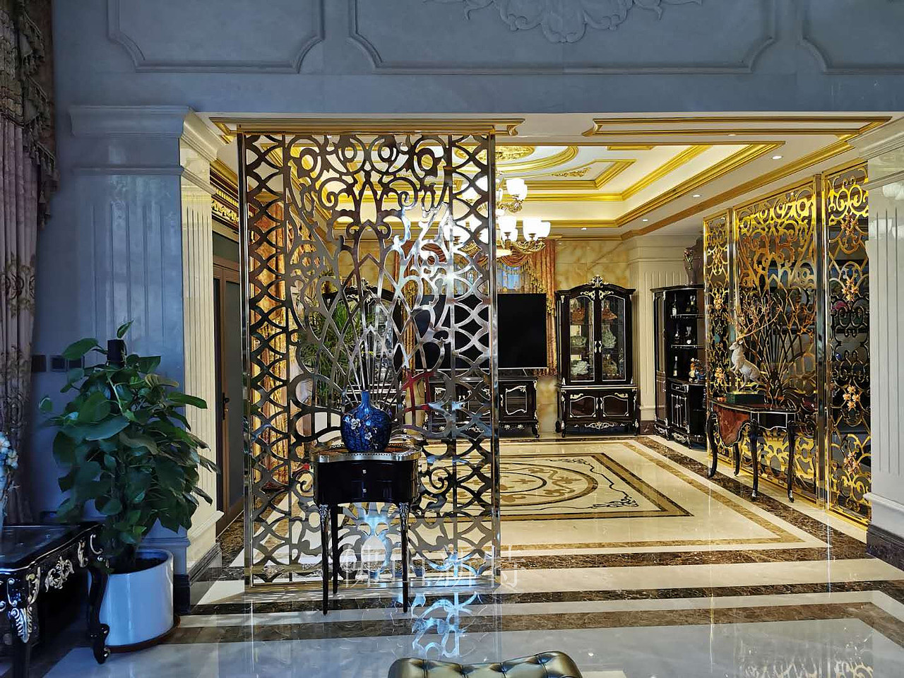 欧式镀金镶花铝艺屏风了解一下