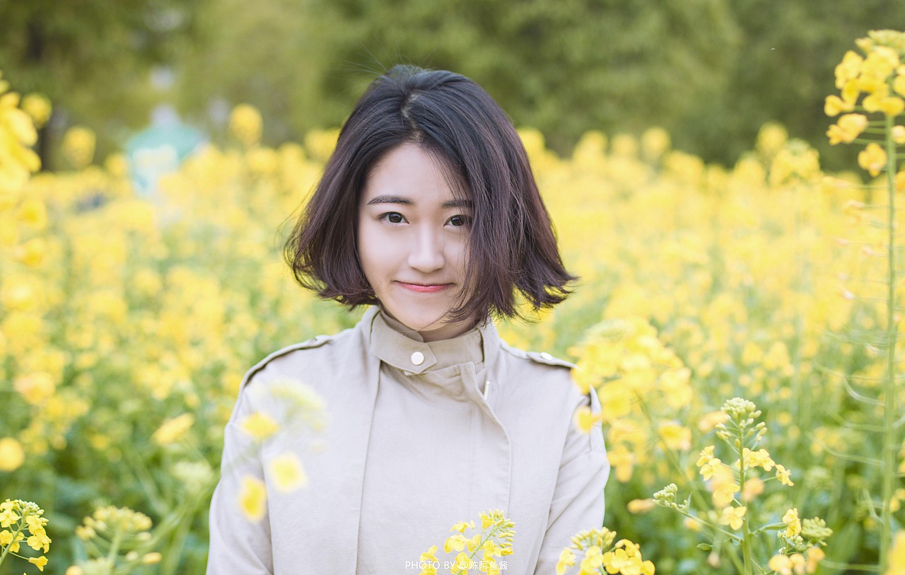 「油菜花田」（图ZNjA3NDAyMDg=） - 人像摄影 - 站酷设计师陈阿鱼原创素材 - 站酷ZCOOL