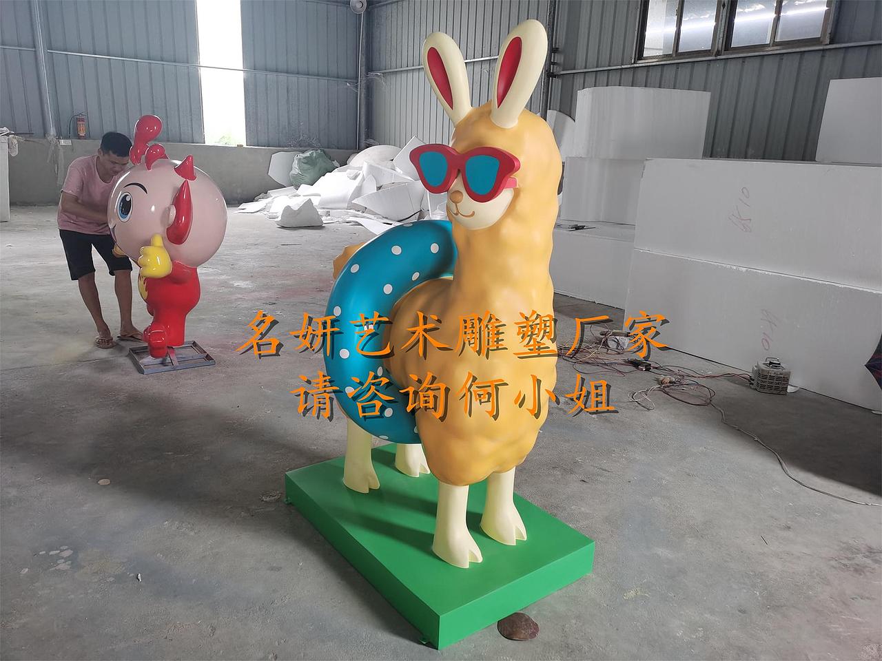 扮演稳稳的夏日吉祥物卡通玻璃钢羊驼雕塑想去游泳（图ZMjEwMjM4ODc2） - 雕塑 - 站酷设计师美陈艺术雕塑原创素材 - 站酷ZCOOL