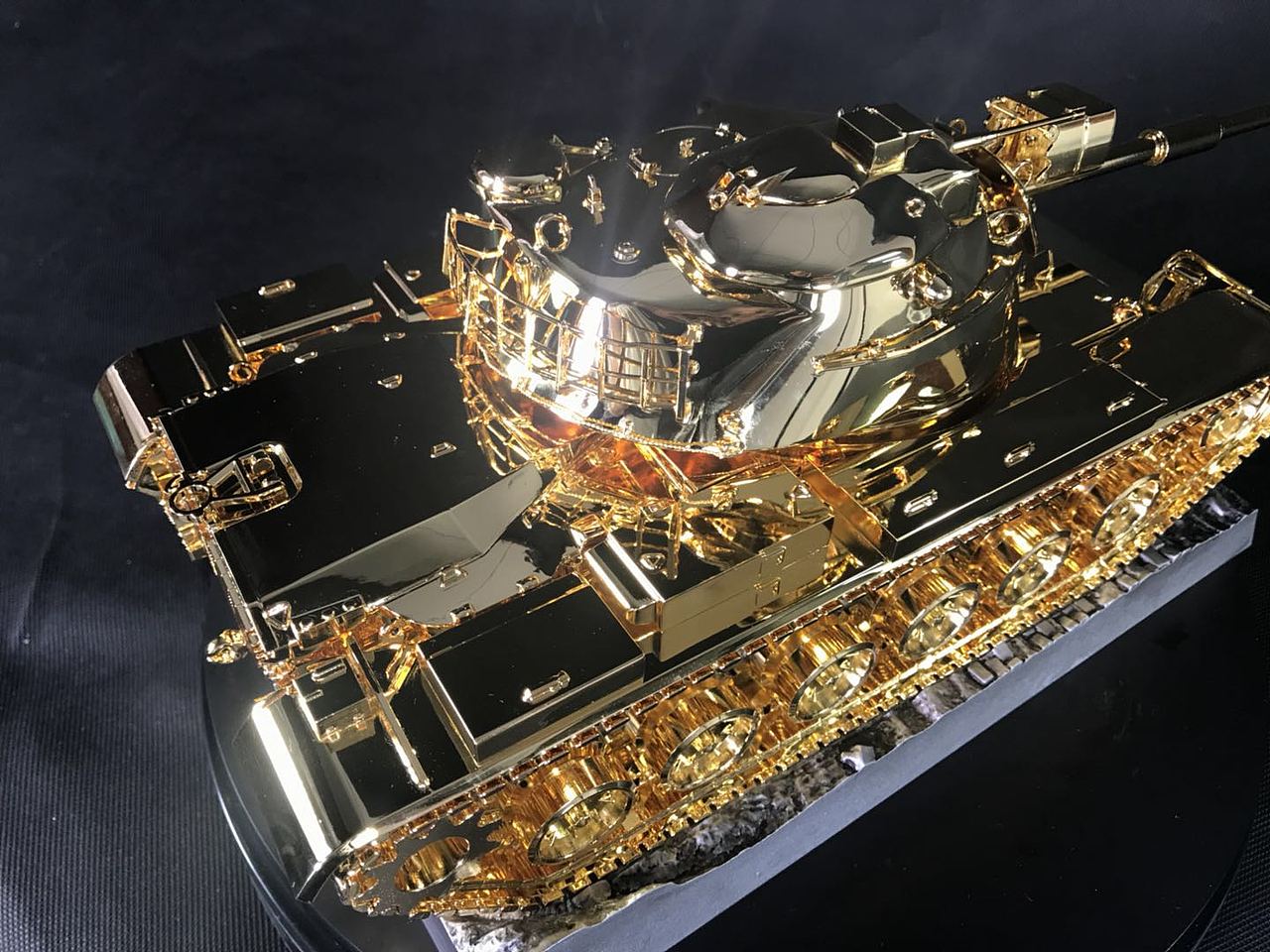 全球只有两台的24K金黄金坦克（图ZMTA2MDUyNTc2） - 生活用品 - 站酷设计师GateToys原创素材 - 站酷ZCOOL