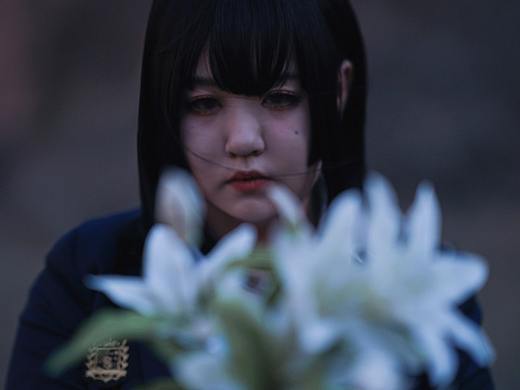 孤独的生活像是支离破碎的镜面