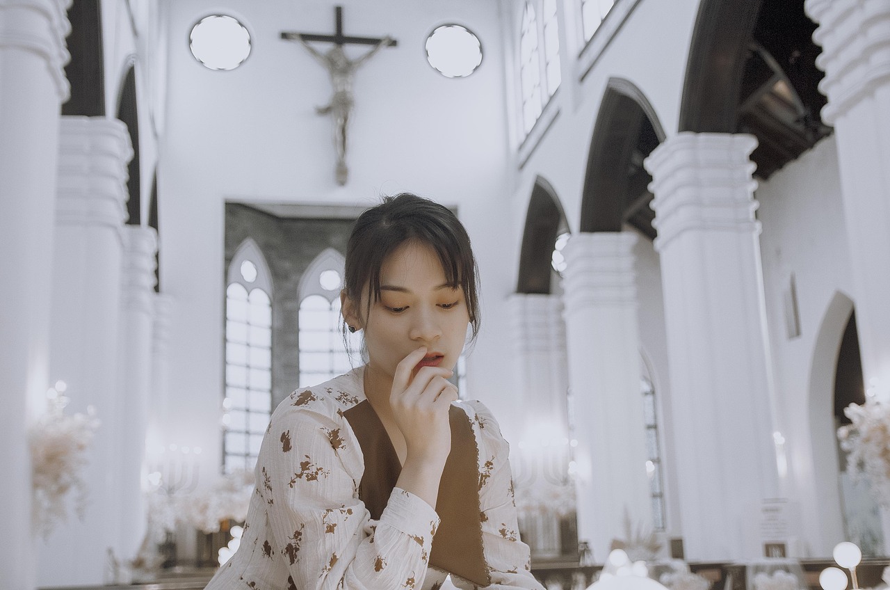 婚礼 教堂 弹钢琴美女