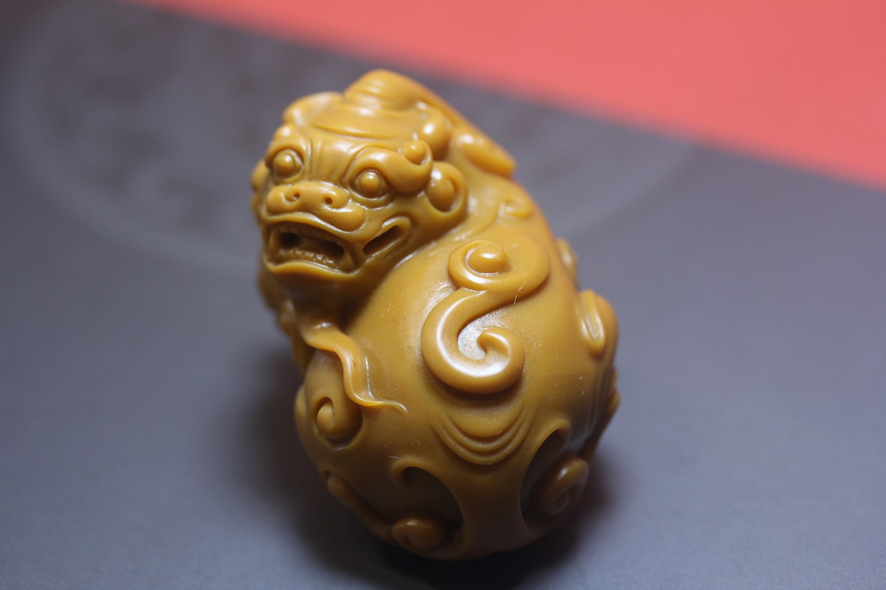 天然黄蜡石黄龙玉貔貅招财辟邪手把件