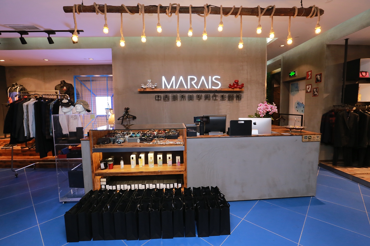 重庆财富中心玛莱丝名品集成店（图ZNzMxMzM2MDg=） - 展陈设计 - 站酷设计师SHANXINGSHEJI原创素材 - 站酷ZCOOL