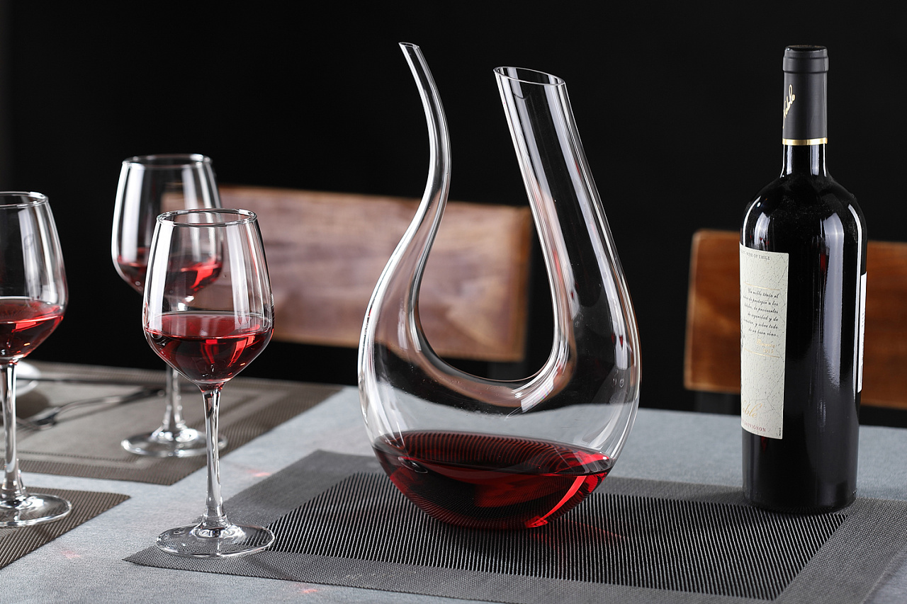 红酒杯醒酒器组合图拍摄 场景图拍摄