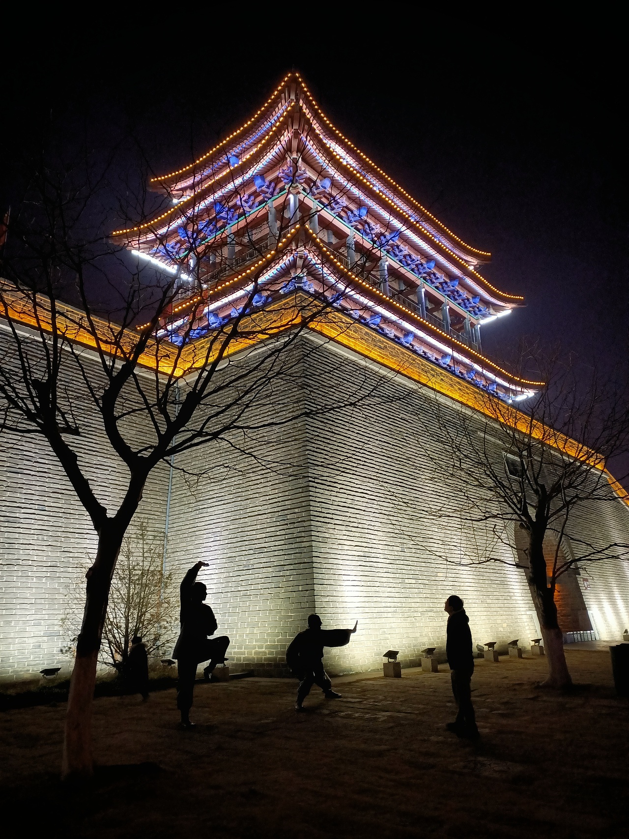 夜幕下的古城墙