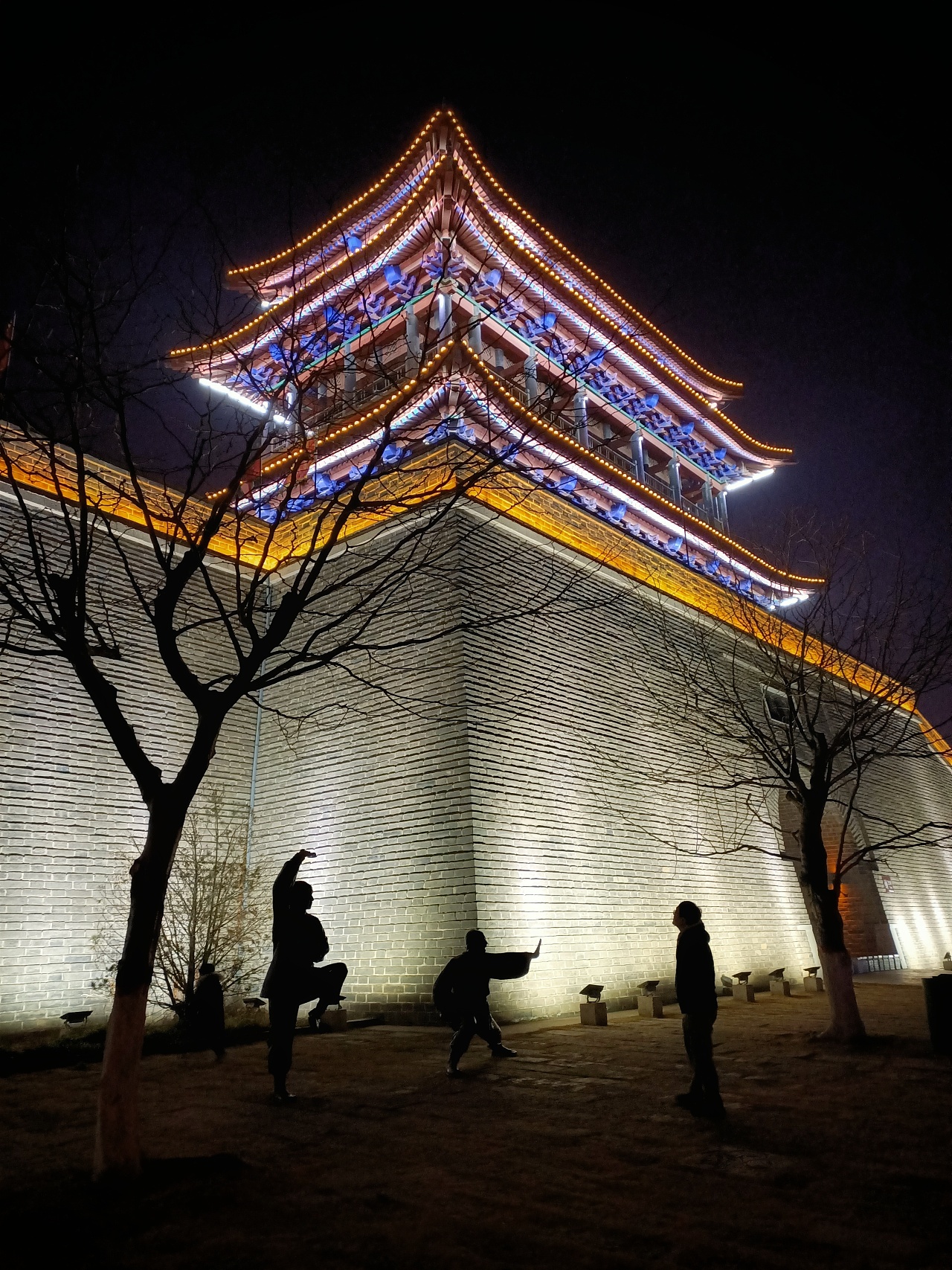 夜幕下的古城墙