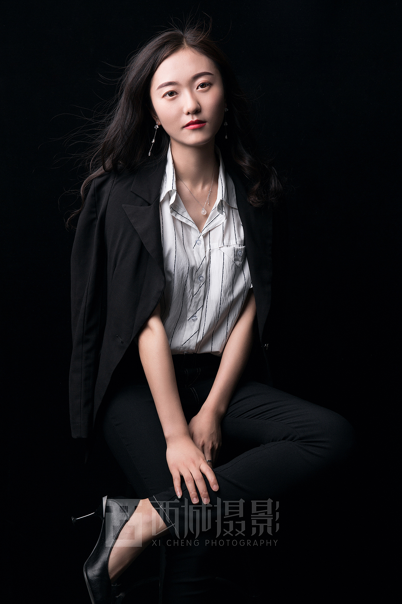 深圳形象照 浩天装饰 商务形象照 深圳商务形象照（图ZMTU2NDMxNzQw） - 人像摄影 - 站酷设计师肖像摄影原创素材 - 站酷ZCOOL