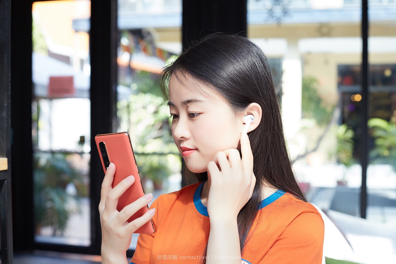 OPPO Enco W31 无线耳机 模特图