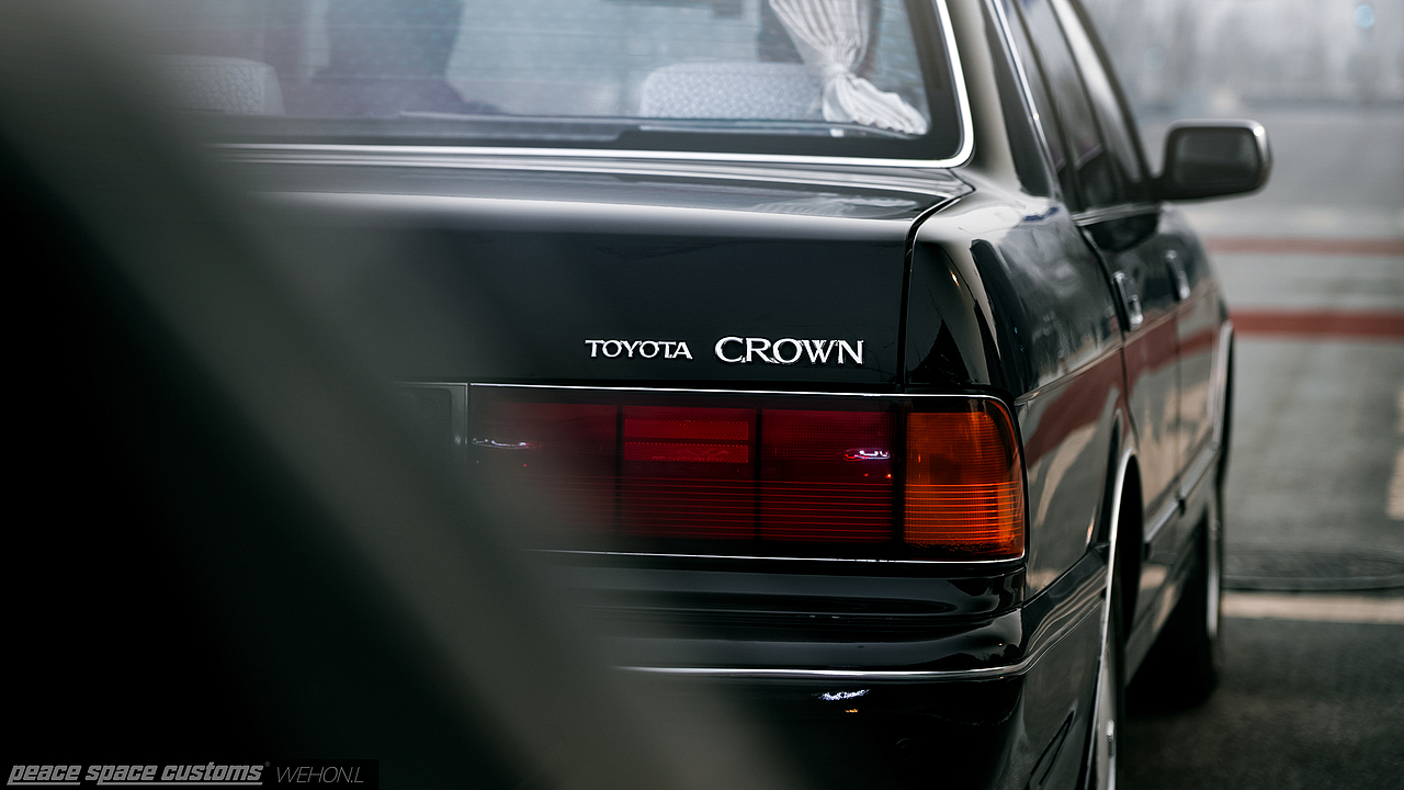 汽车摄影丰田皇冠133