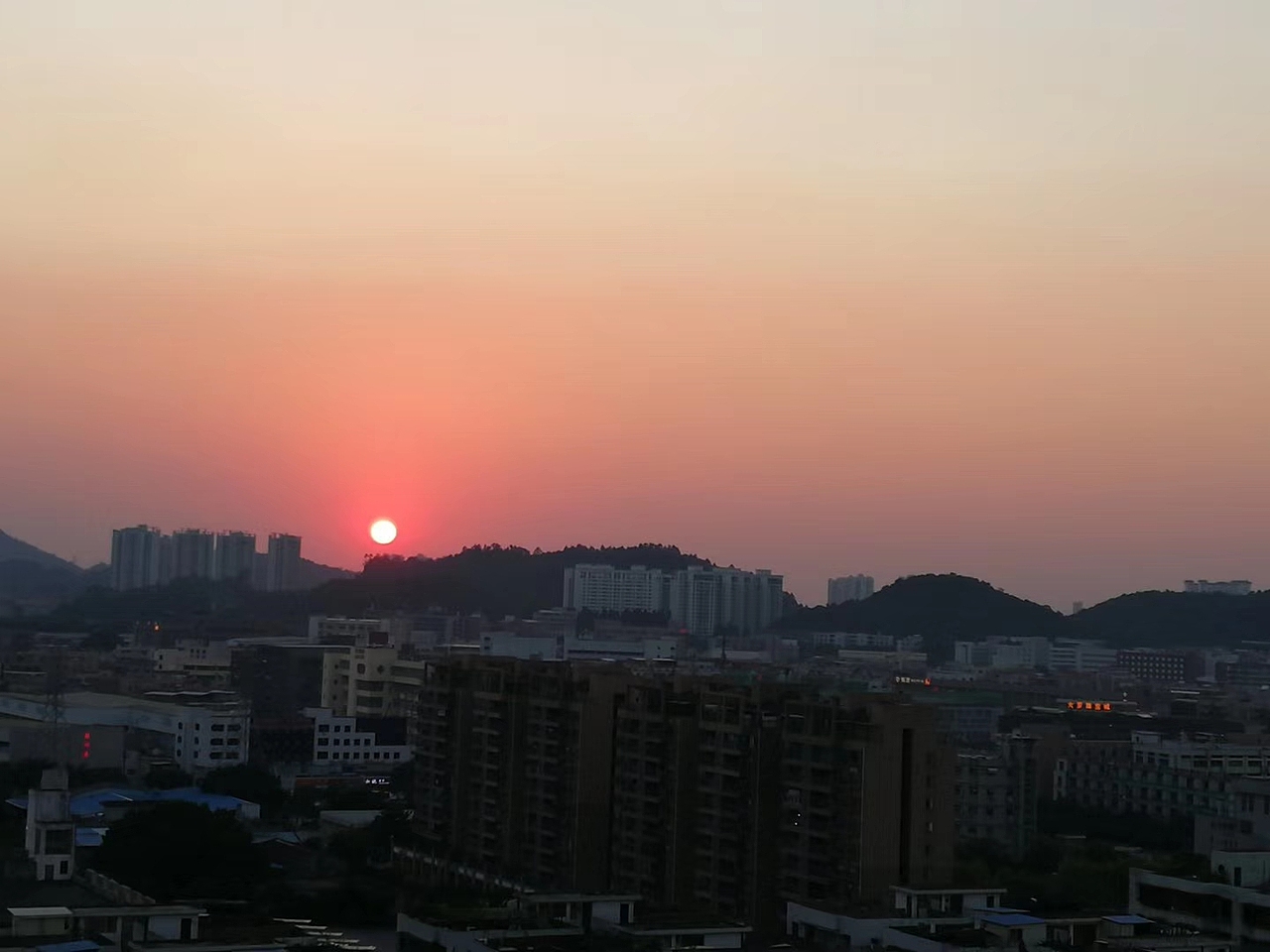 夕阳落下，期待下一个天明（图ZMTc4Mjc2MDc2） - 风光摄影 - 站酷设计师个银两岁星原创素材 - 站酷ZCOOL
