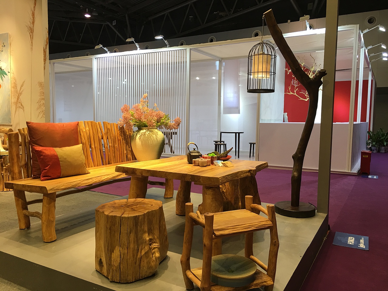 上海摩登时尚家居展:大山无价原生态家具