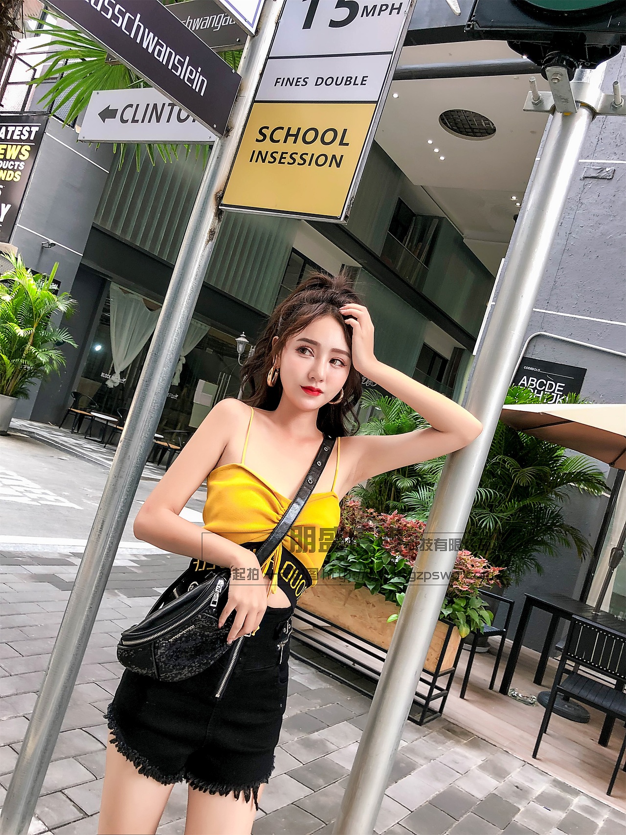 淘宝模特网红街拍港风模特服装摄影自然休闲生活风