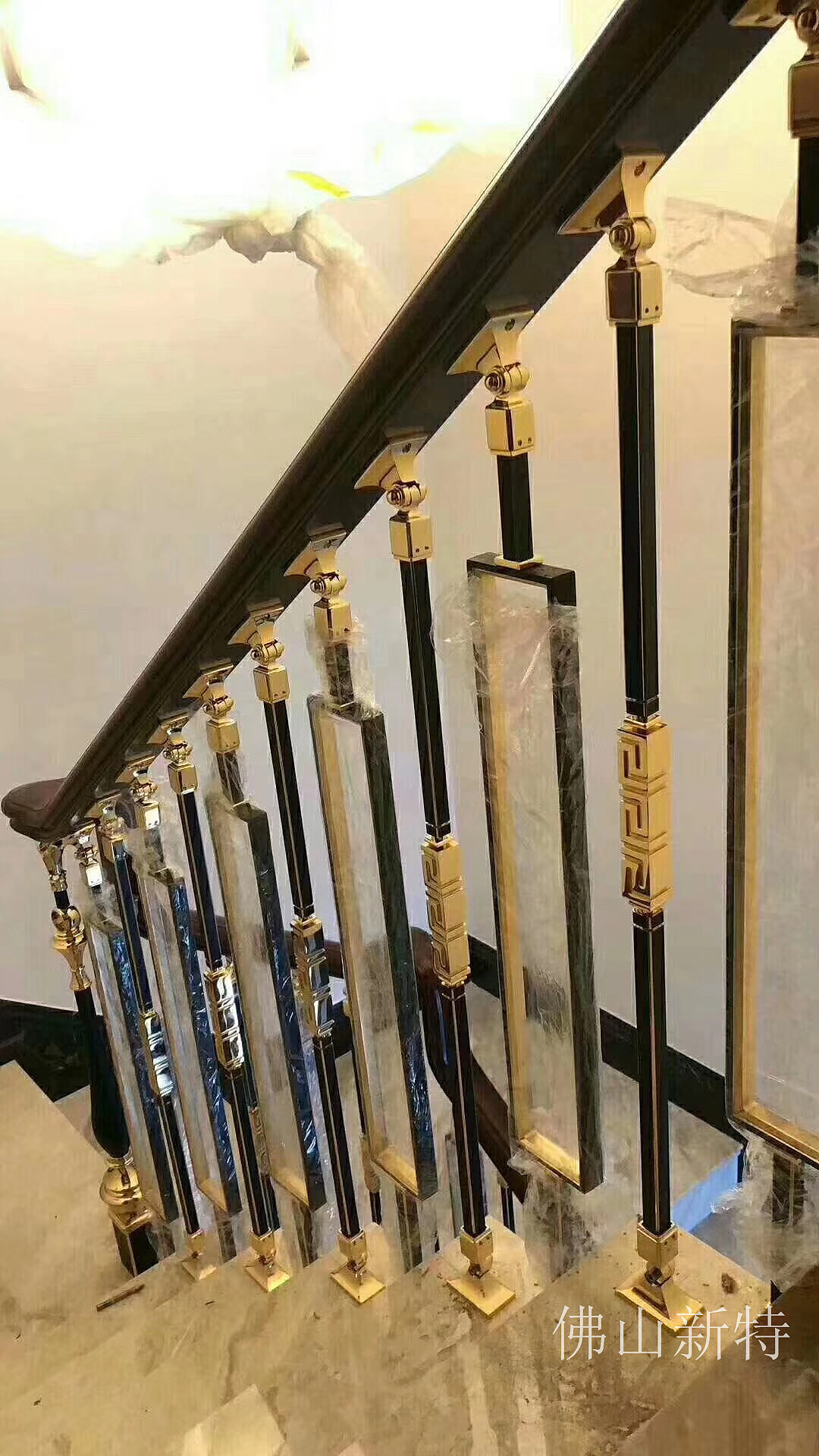 铝艺楼梯栏杆立柱简单介绍