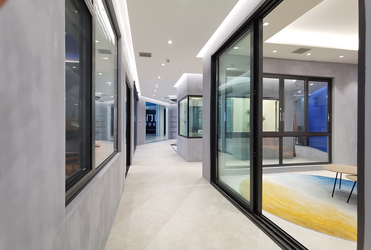 皇派门窗花都门店展示