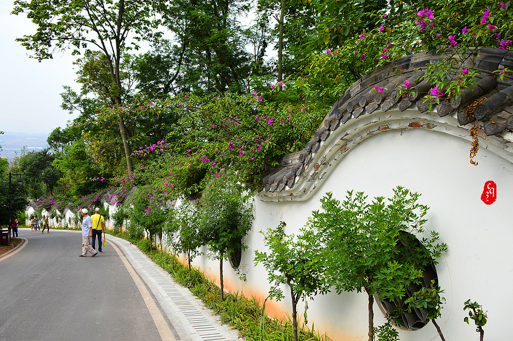 照母山庄的围墙