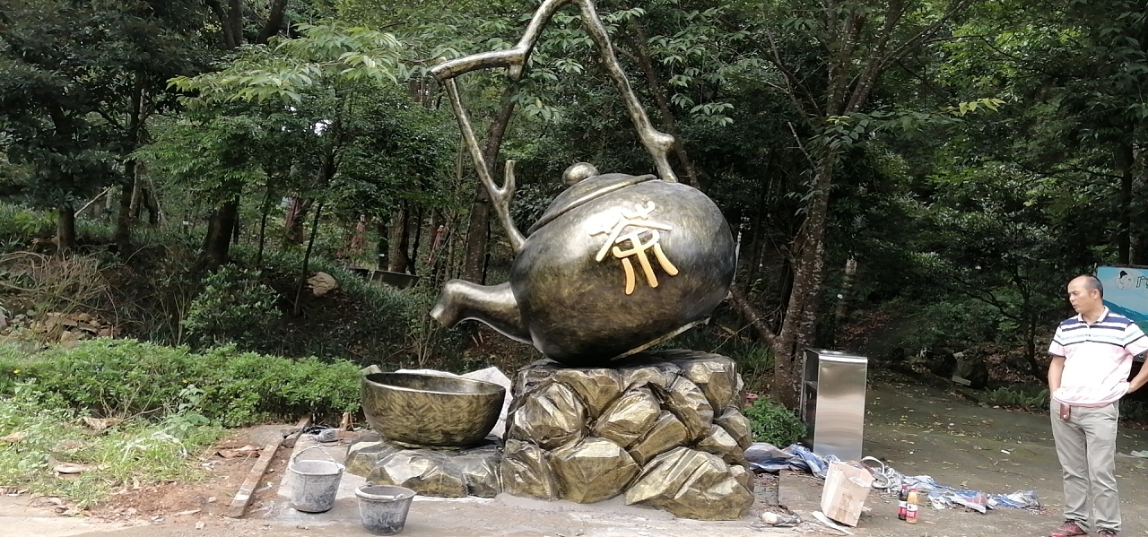 艺术感爆满的悬挂式大型茶壶玻璃钢雕塑公园景区摆件|纯艺术|雕塑|港