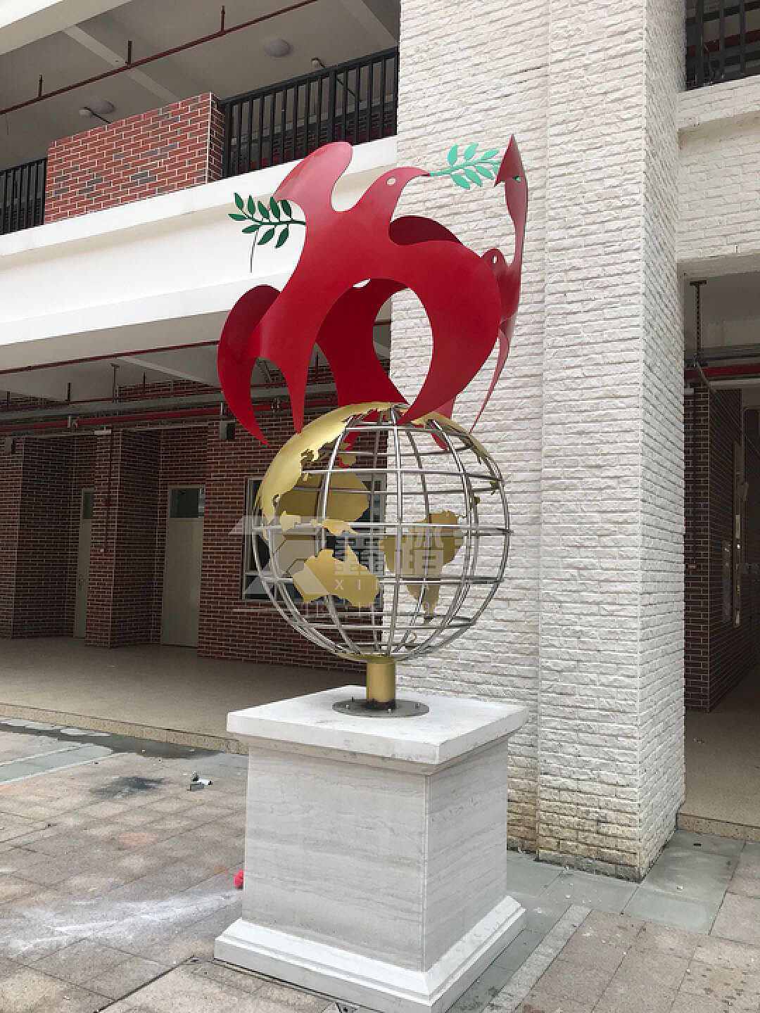 校园不锈钢地球仪雕塑、圆球摆件表达出了深厚艺术造诣
