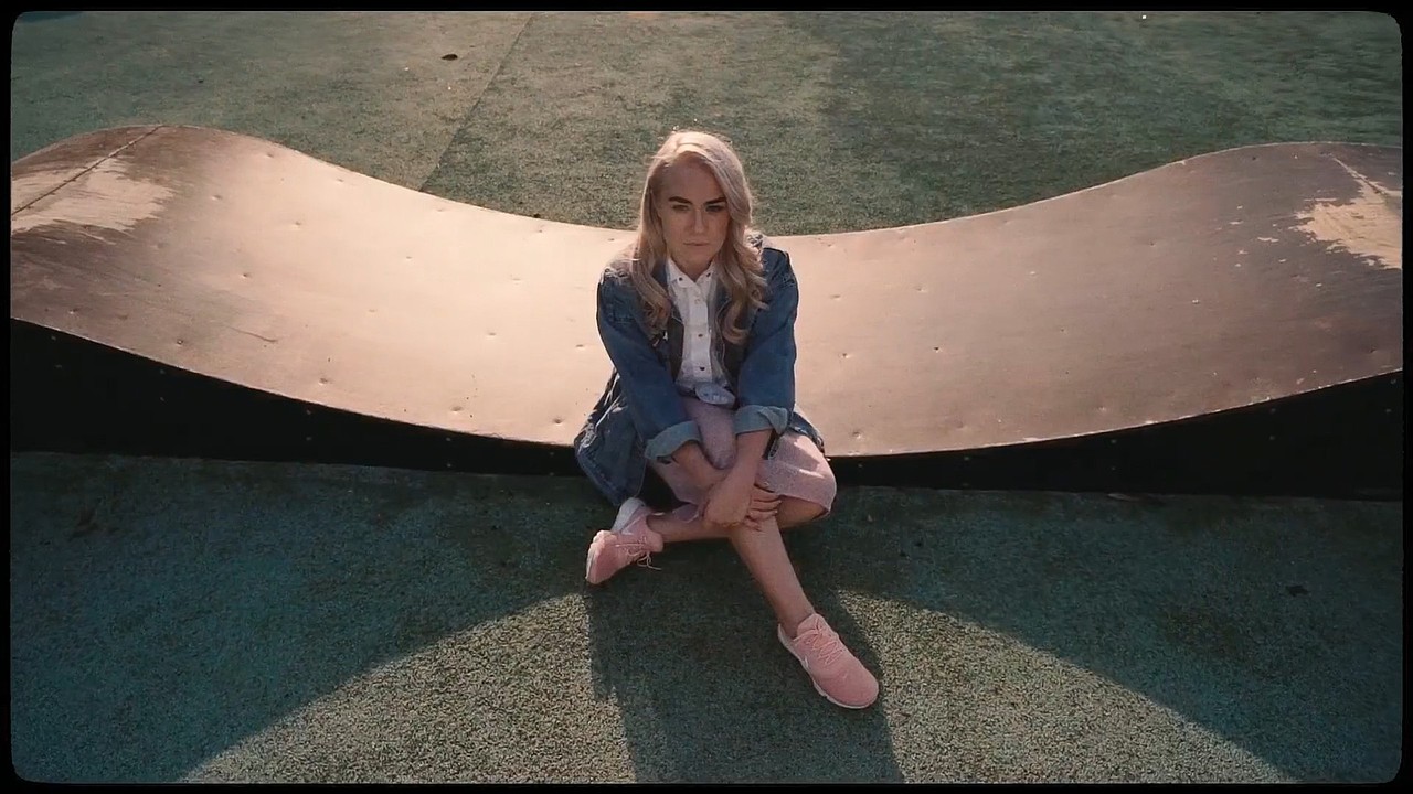 快时尚青春时尚潮流服装海外广告