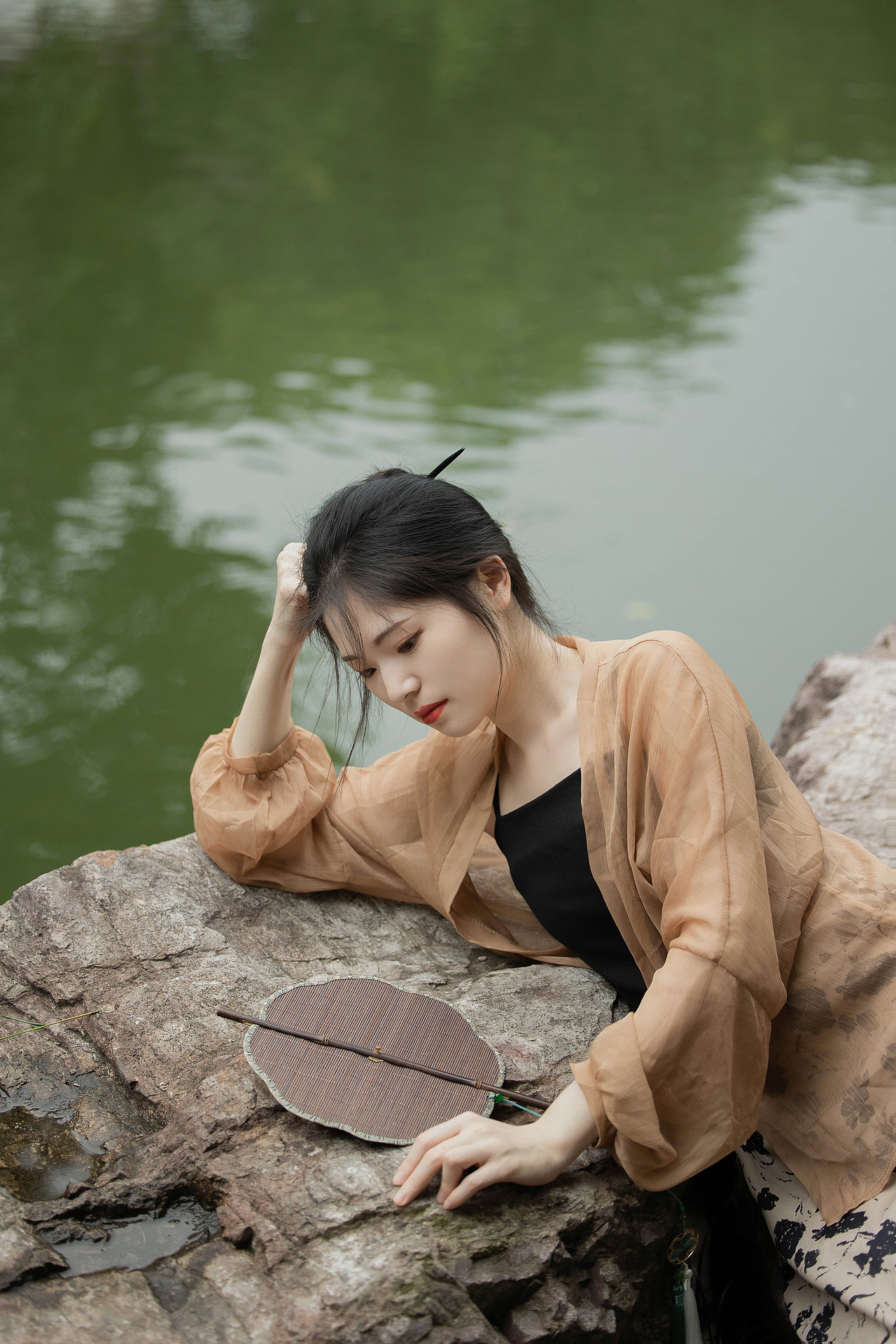 正值煙雨朦朧時(shí)（圖ZMzQyMjIxMjI4） - 人像攝影 - 站酷設(shè)計(jì)師今尋本尋Kairos原創(chuàng)素材 - 站酷ZCOOL