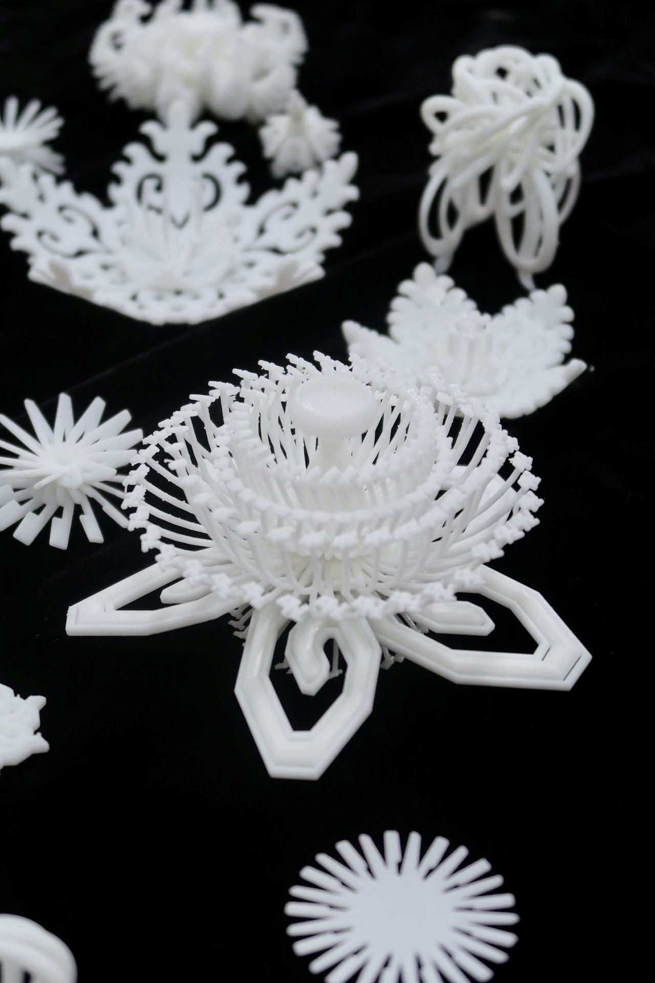 虚拟生境数字花园3.0-彝族刺绣纹样非遗再生（图ZMzQwMzEzOTU2） - 人物/生物 - 站酷设计师汀一白YANA原创素材 - 站酷ZCOOL