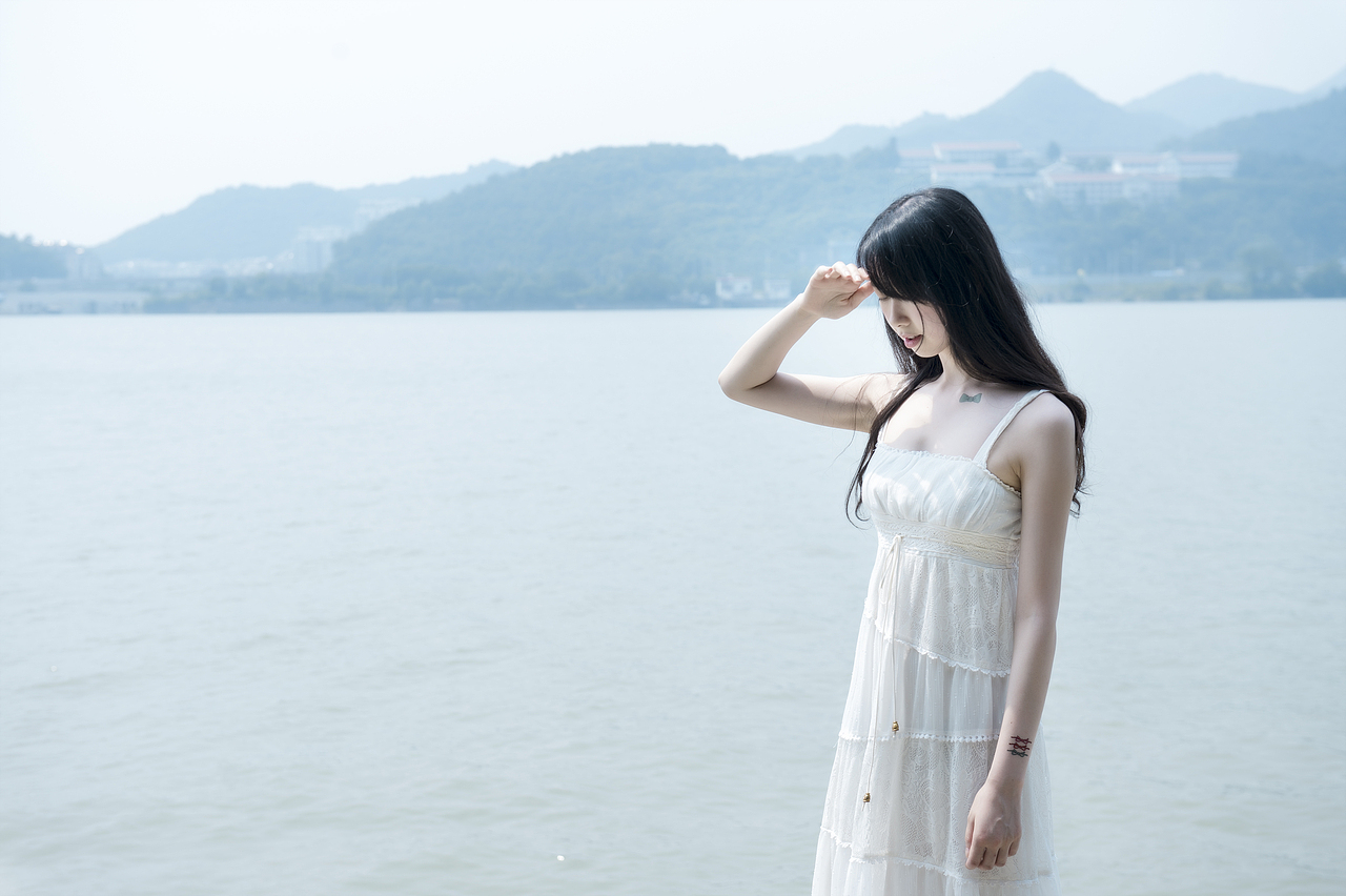 夏天的风,吹过发梢