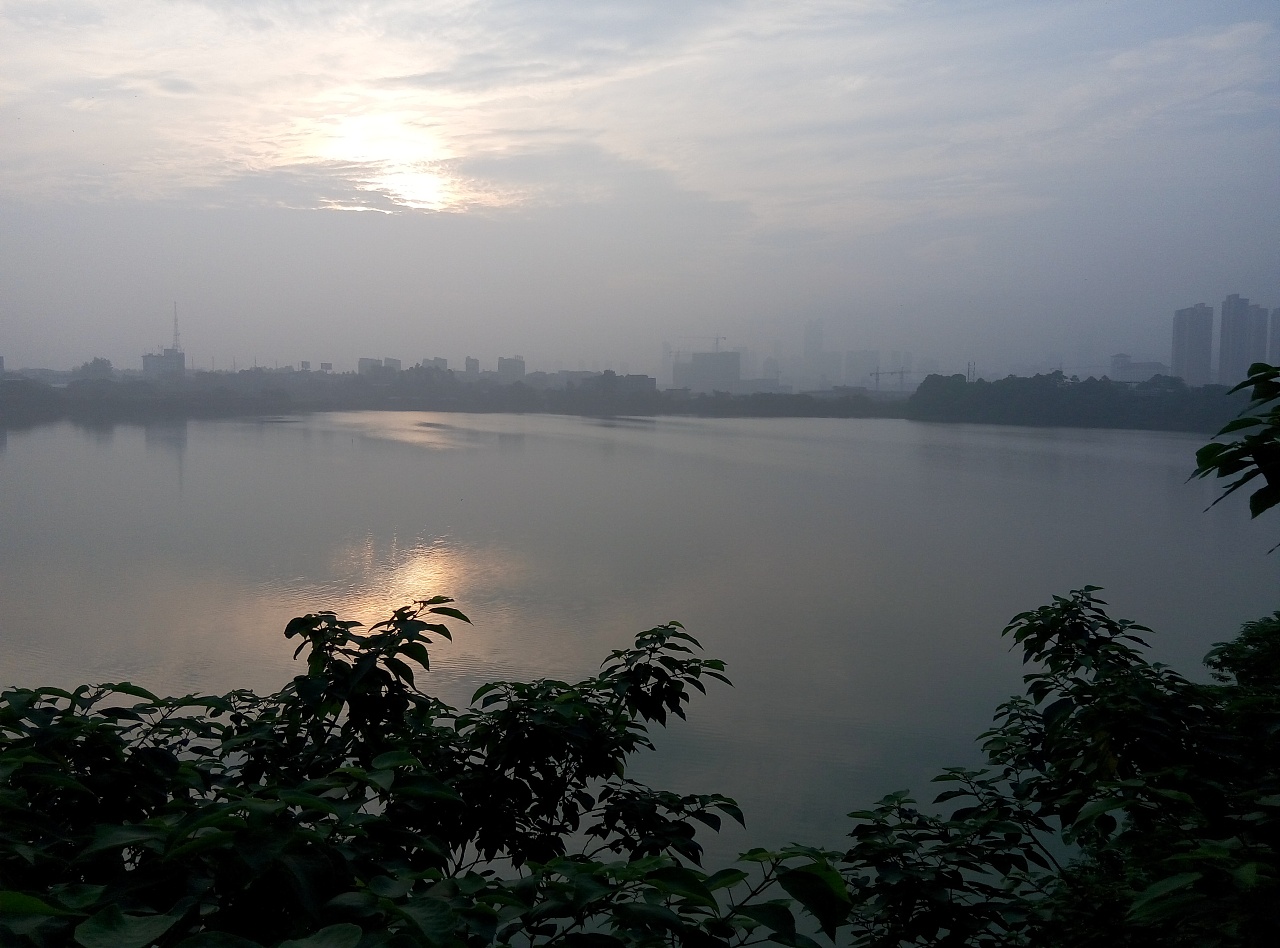 凌晨垫脚一看,南昌的黄家湖,颇有王勃文章