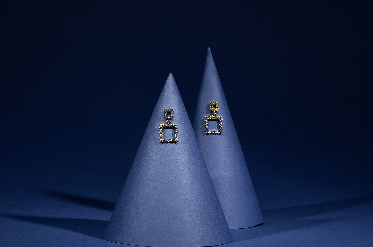 首饰拍摄/耳钉耳饰拍摄/麋鹿迷路摄影（图ZMTg4ODg0NDg0） - 产品摄影 - 站酷设计师麋鹿迷路摄影原创素材 - 站酷ZCOOL