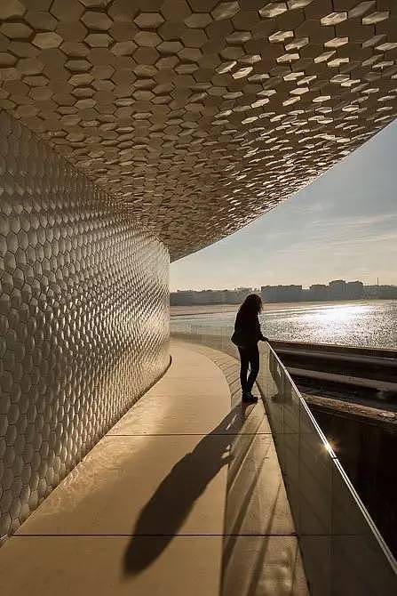 葡萄牙莱索斯港码头_西班牙微水泥案例_西慕艺术水泥