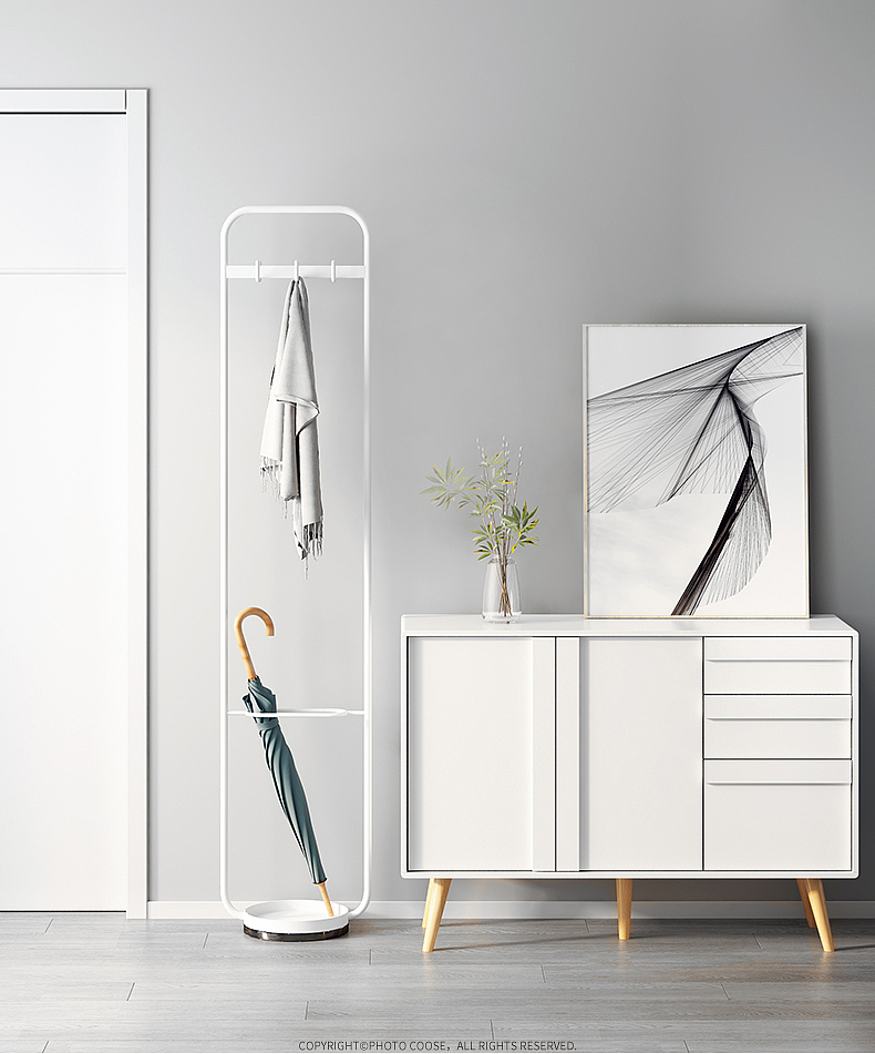 ▲ 好看是外在,耐用才是硬道理,这句话很适合形容图中这款北欧铁艺衣帽架,在外观上它确实比不上实木材料给人的外观视觉,但是其每个环节和节点的实用设计,却能让其大放异彩。