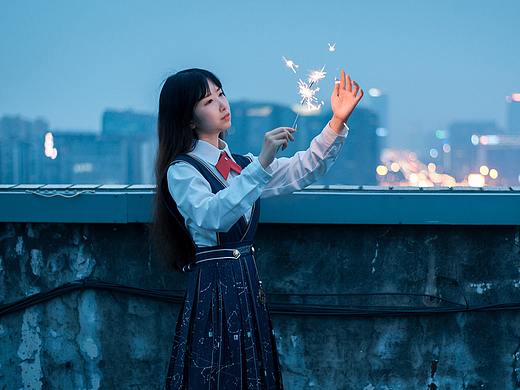 烟花易冷，你不是真正的快乐