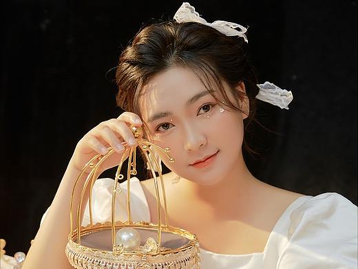 少女&赫本（個人主頁-ZNTUxMjEyMDQ=） - 人像攝影 - 站酷設(shè)計(jì)師飯團(tuán)子2222原創(chuàng)素材 - 站酷ZCOOL