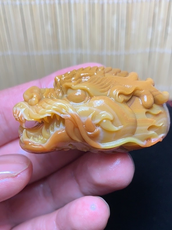 自己雕的战国红玛瑙龙头