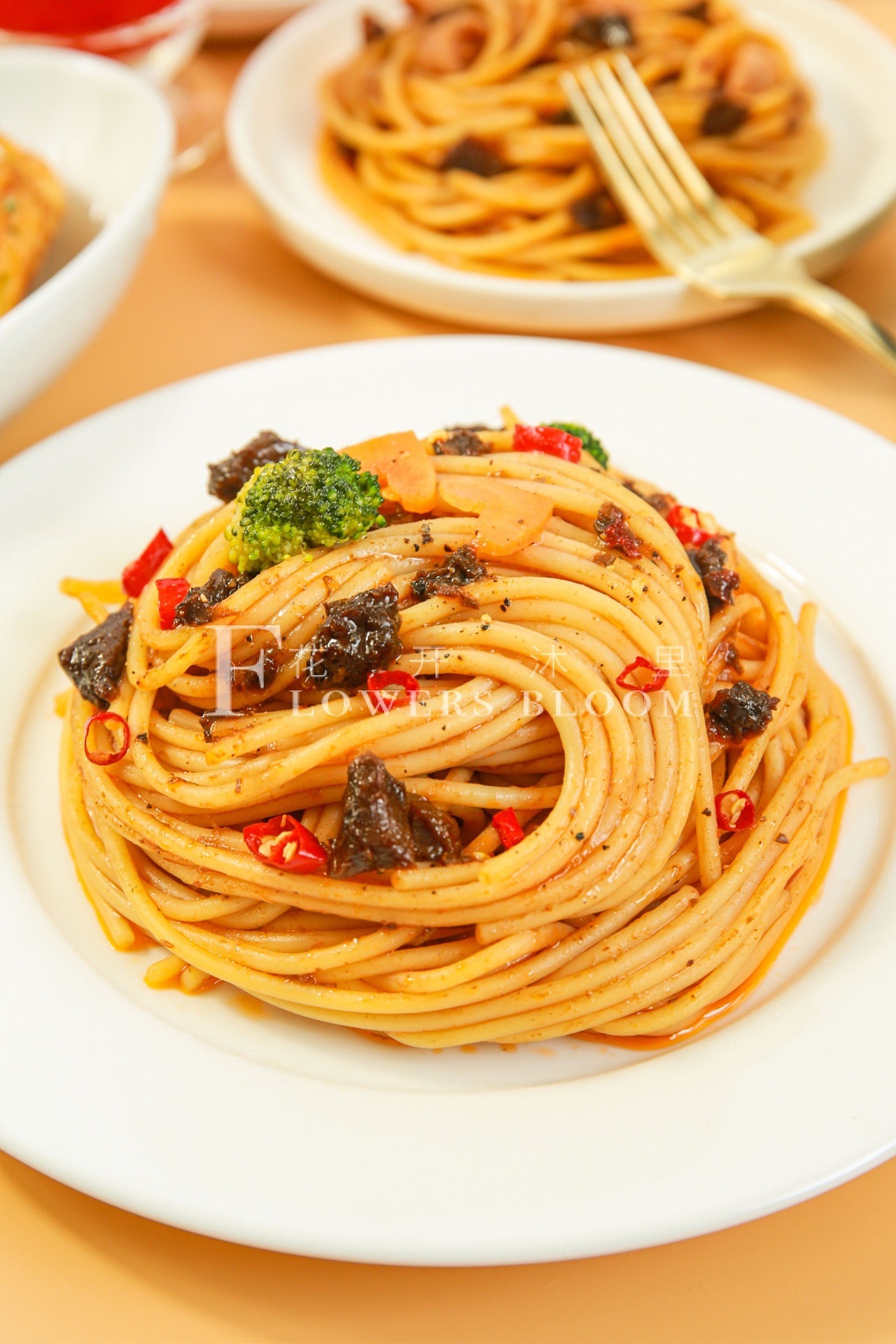 深夜的幸福是什么，就是来盘意面呀｜意面拍摄（图ZMjczODgxOTQw） - 美食摄影 - 站酷设计师山丘一沐摄影设计原创素材 - 站酷ZCOOL