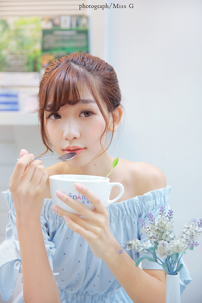 潇潇的下午茶时间（图ZMTkzNDI2NzI=） - 人像摄影 - 站酷设计师摄影师蝈蝈小姐原创素材 - 站酷ZCOOL
