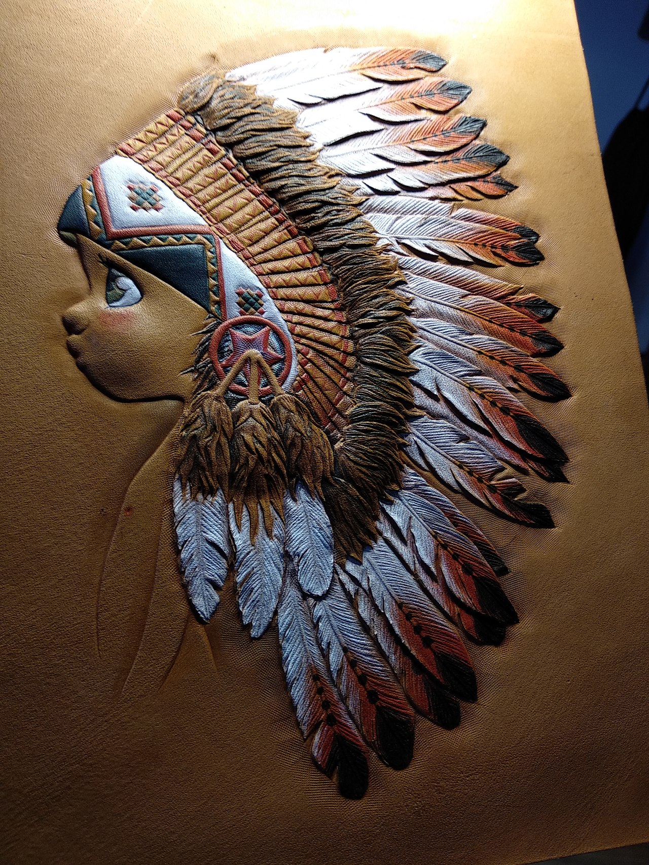 皮雕《印第安闺女儿》