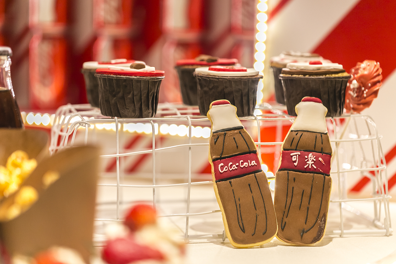 可口可乐主题甜品台（图ZMTYwNDI5MTcy） - 产品摄影 - 站酷设计师粥小卜原创素材 - 站酷ZCOOL
