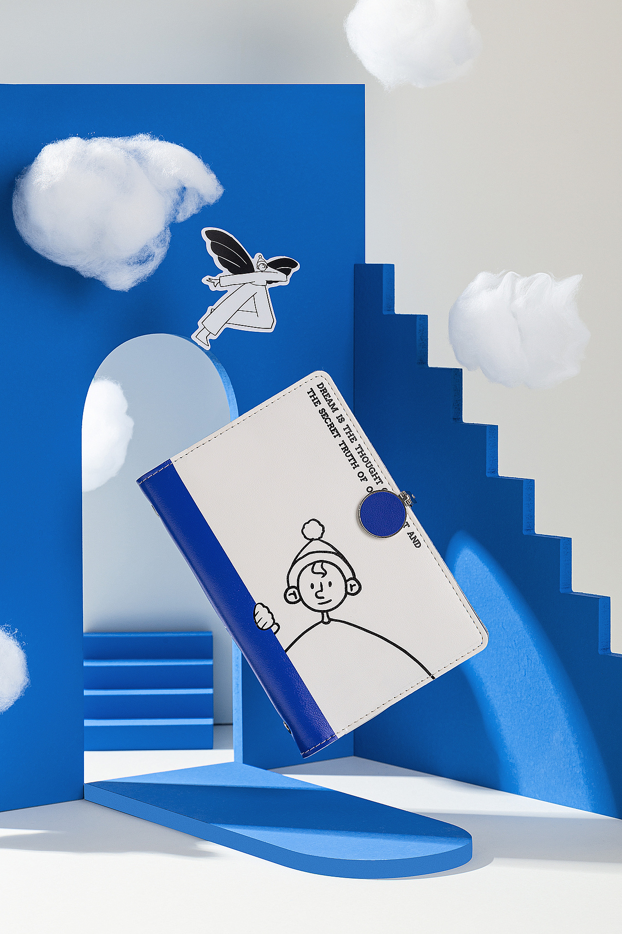 材质是软软的PU皮,手感很棒。