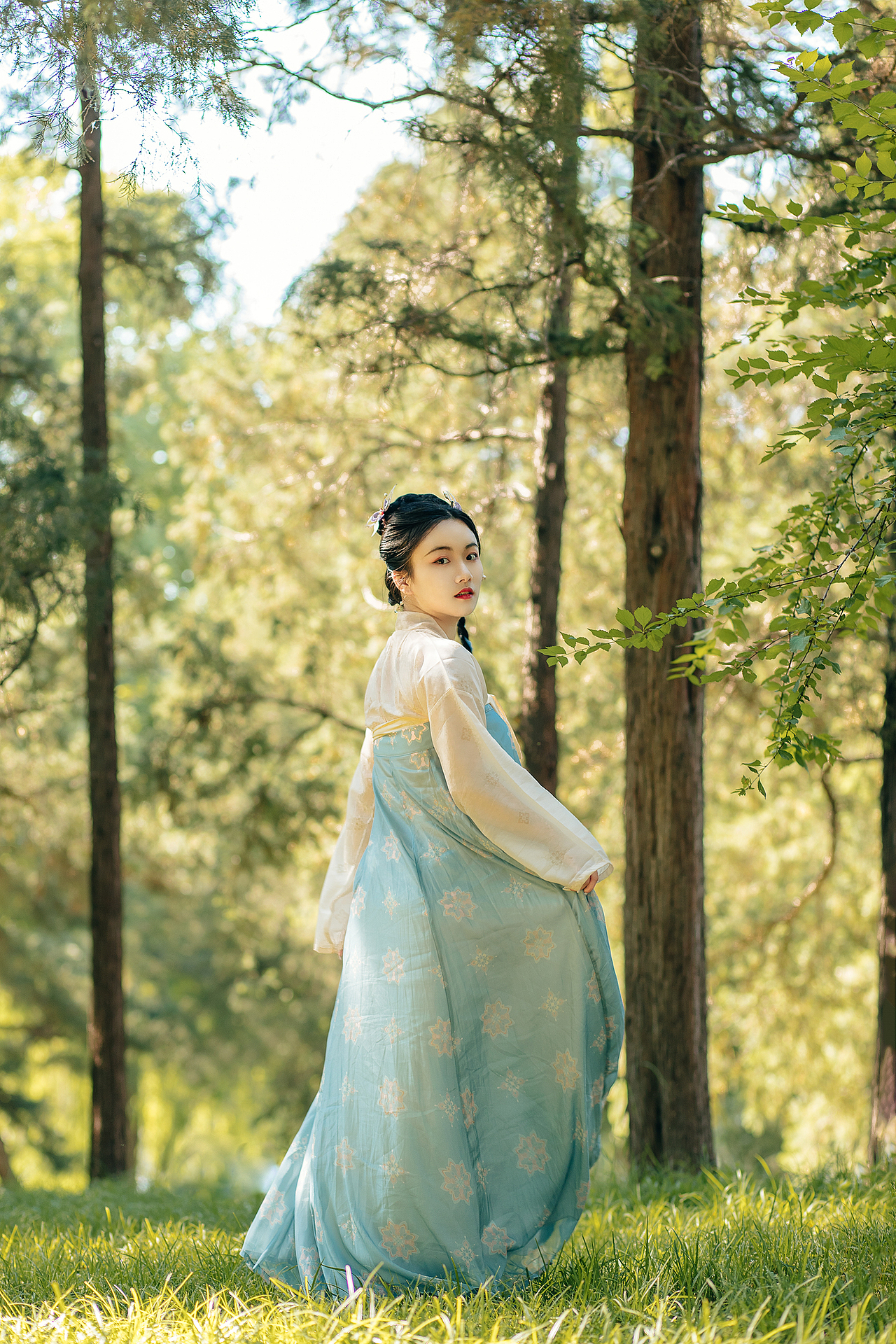 汉服| 游山恋