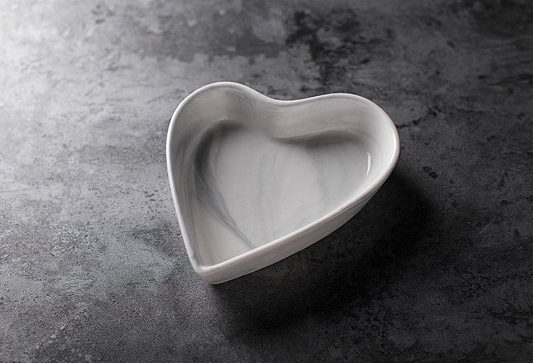 一组可爱的大理石餐具