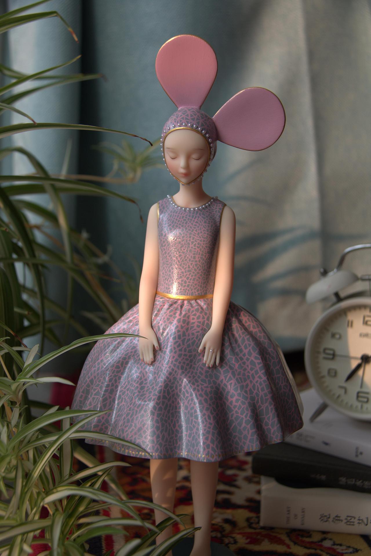 艺术家纪念款雕塑