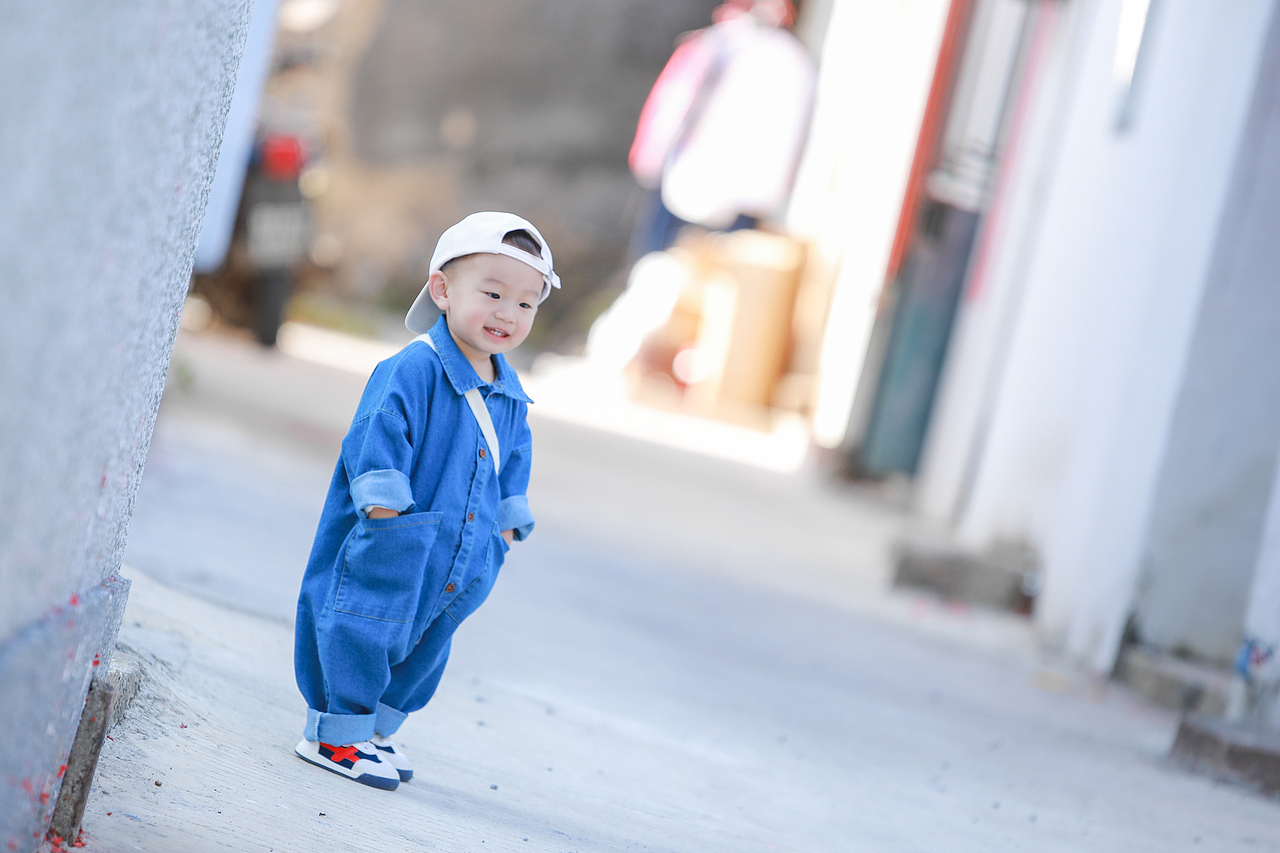 鄉(xiāng)村小道也能拍潮服[ppb嗶嗶][ppb嗶嗶]（圖ZMjk2MTc4OTUy） - 人像攝影 - 站酷設(shè)計(jì)師Cici小焌熙原創(chuàng)素材 - 站酷ZCOOL