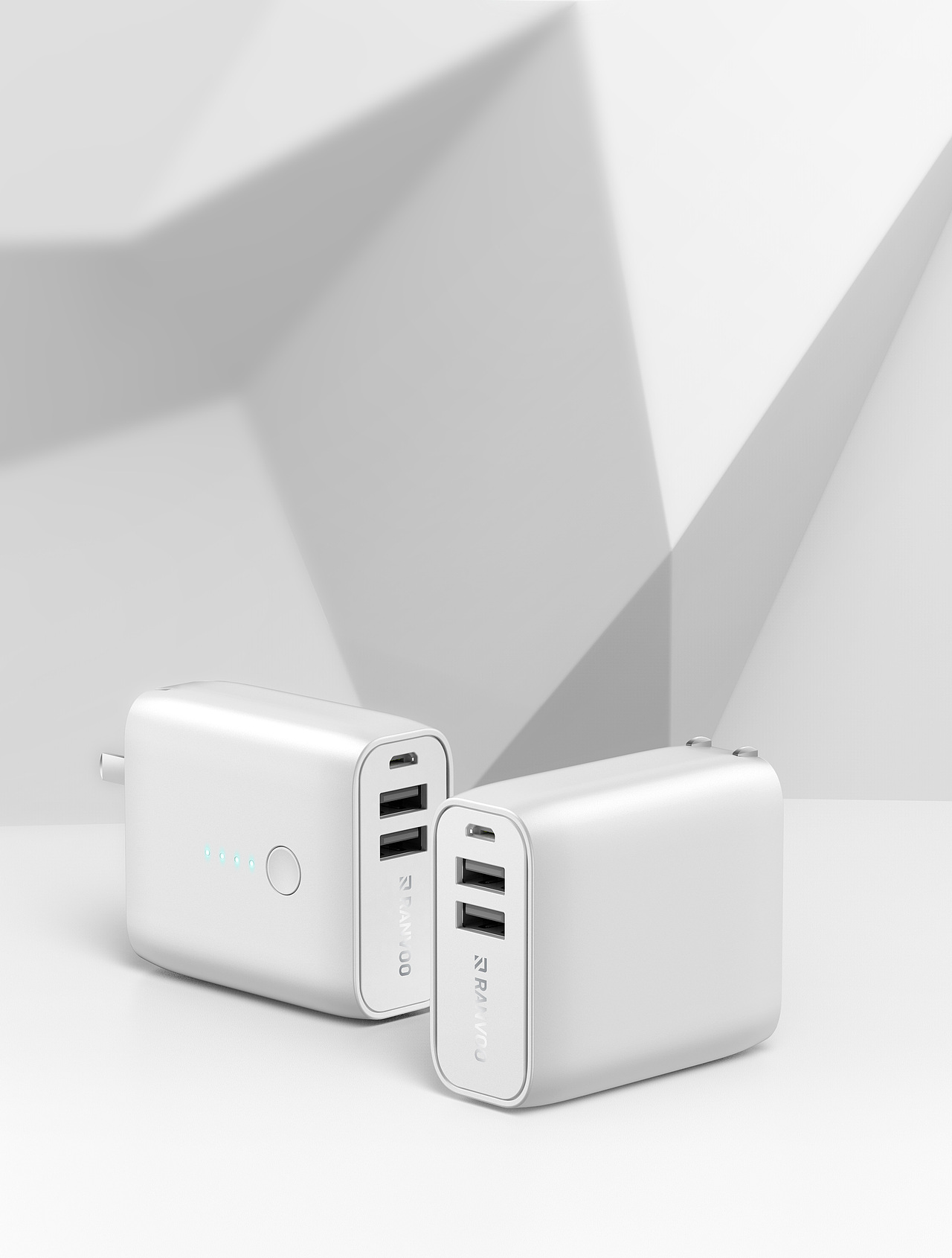 移动电源充电宝白色款单品小场景