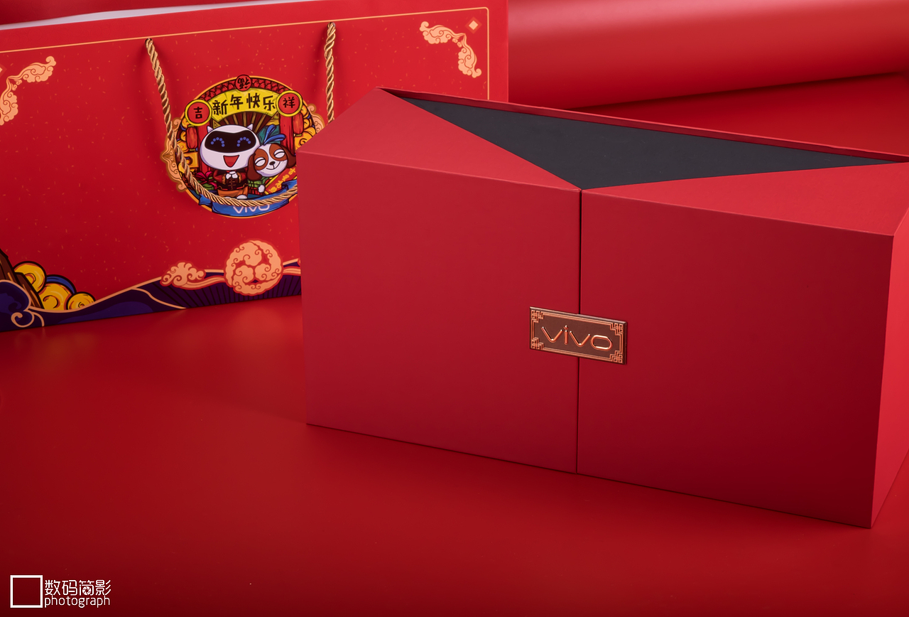 2018年vivo新春礼盒（图ZMTAzMjUyMjA4） - 产品摄影 - 站酷设计师数码简影原创素材 - 站酷ZCOOL