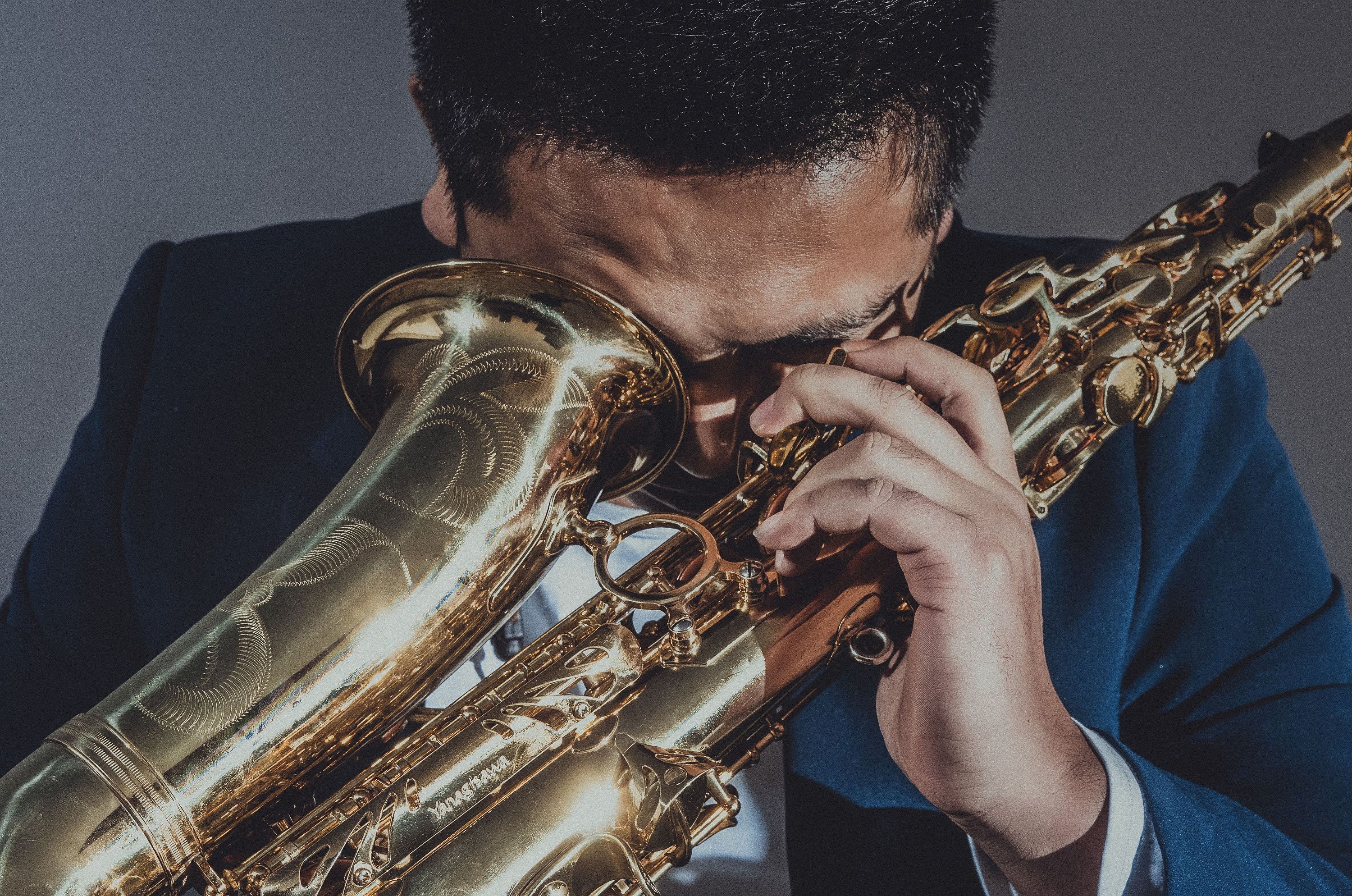 给演奏萨克斯的@大表哥拍摄的一组片子