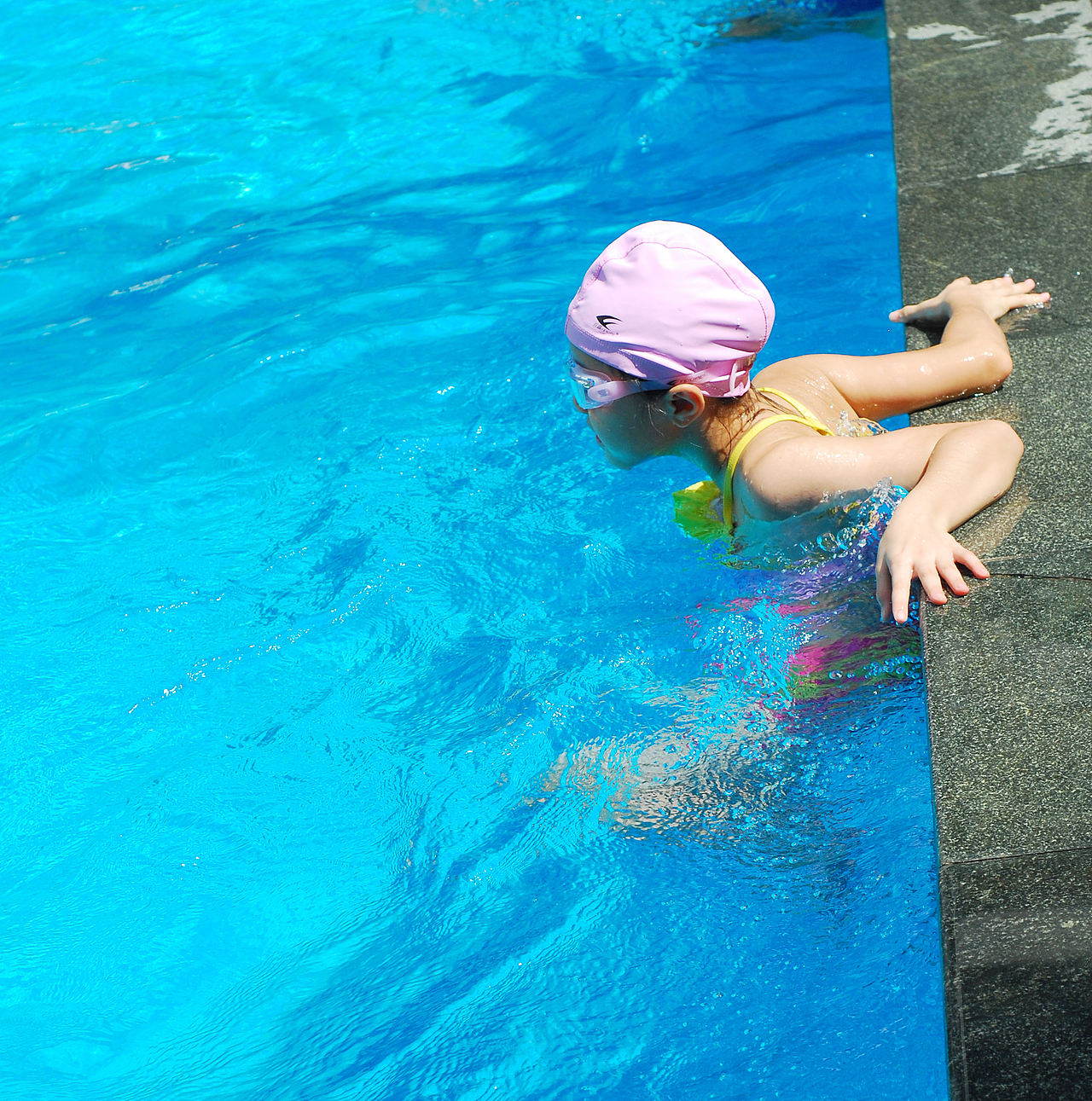 游泳赛场上的孩子们