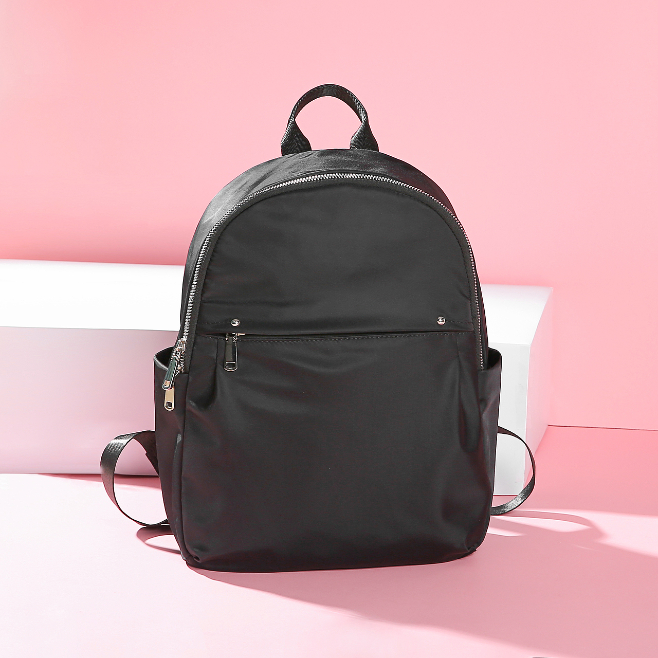 静物平铺创意拍摄-双肩包