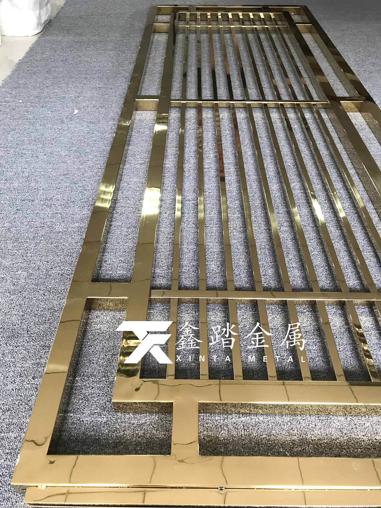 钛金不锈钢焊接花格屏风隔断表面又黄又灿烂