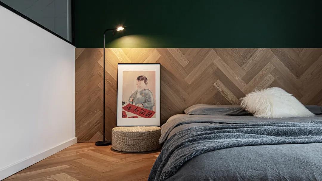 年轻夫妻的90㎡三居室,半开放式厨房、衣帽间、地台床